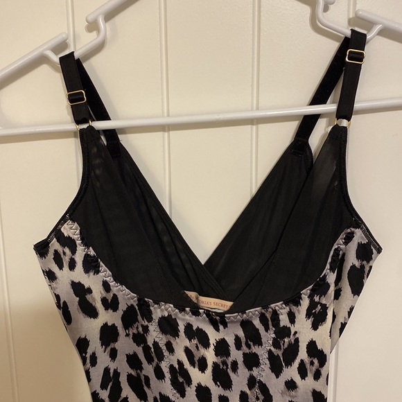 💥 SIZE XS VICTORIA’S SECRET PUSH UP SHAPING SLIP W PANTY💥 - Picture 2 of 9